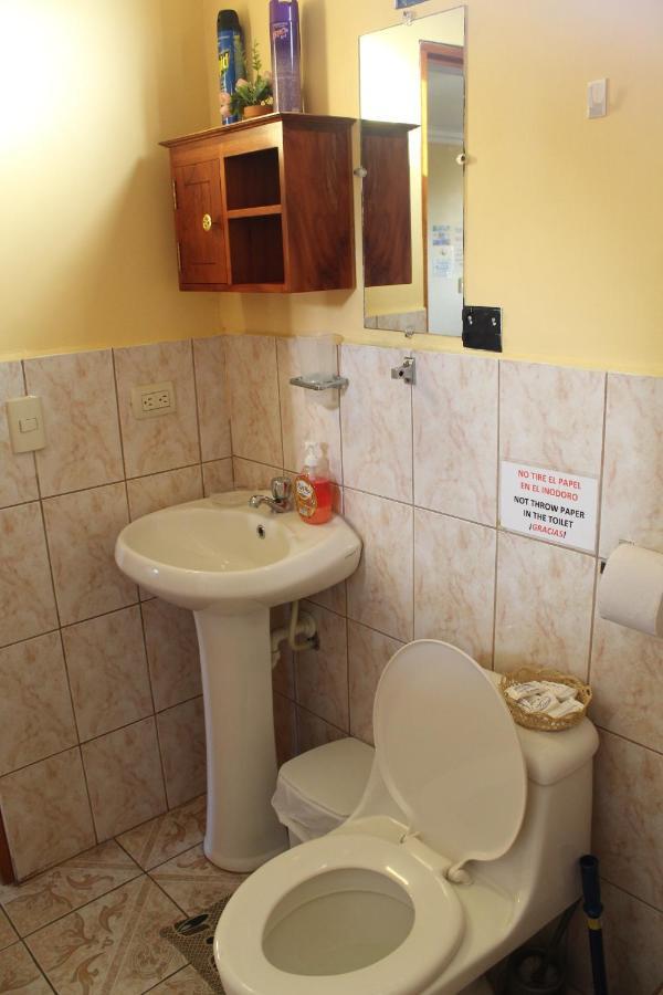 Hostal Romy Puerto Baquerizo Moreno Esterno foto