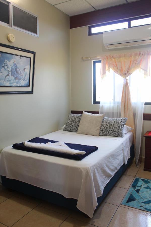 Hostal Romy Puerto Baquerizo Moreno Esterno foto